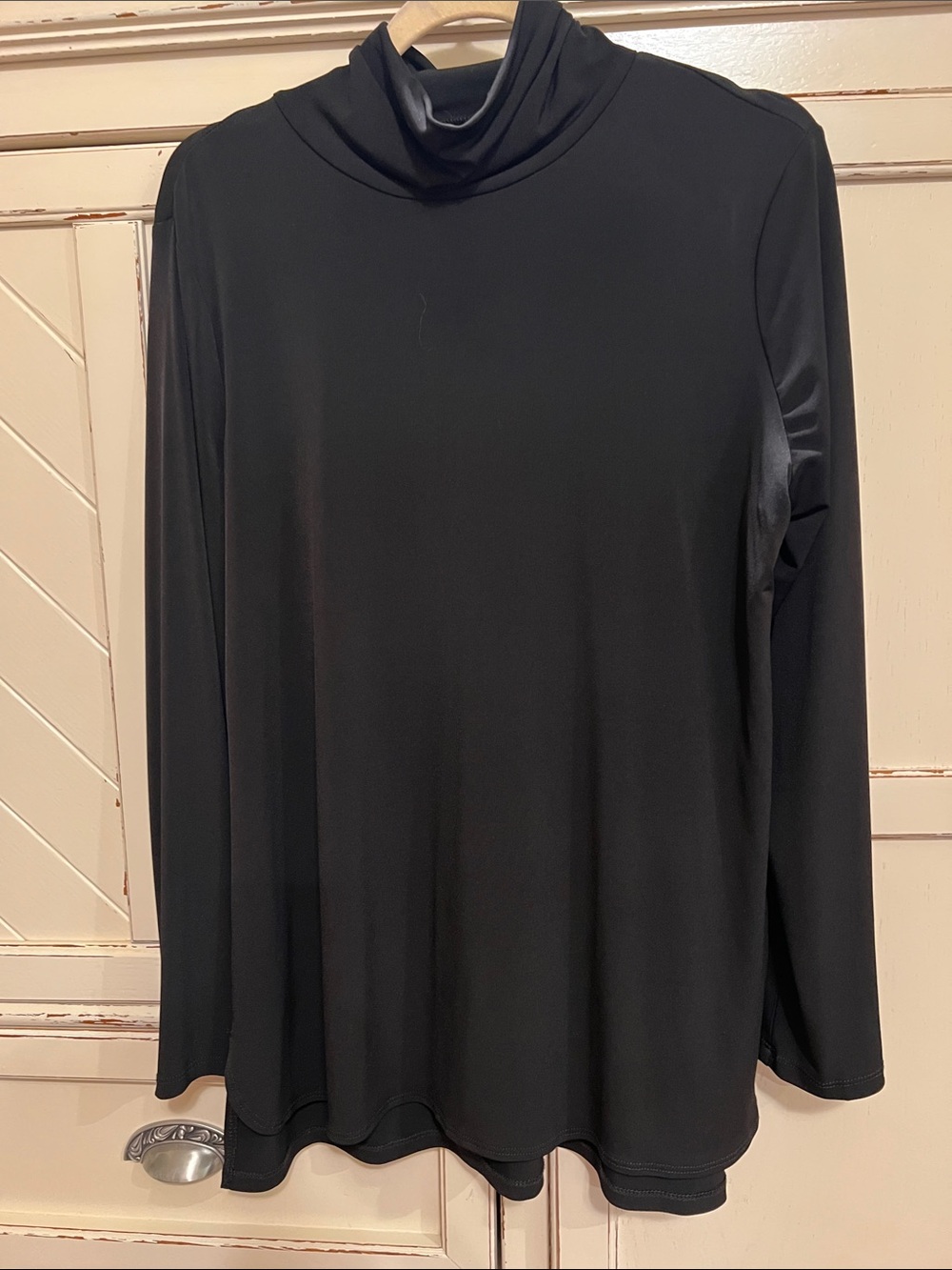 Black Long-Sleeve Turtleneck Tunic Top - Women's